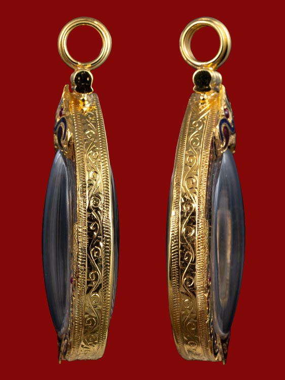 เหรียญแม่ชีบุญเรือนโตบุญเติมเนื้อทองแดงรมดำ สภาพสวย เลี่ยมทองโบราณลงยาสีสั่งทำอย่างดีสมัยก่อนจากเจ้าของเดิม-1