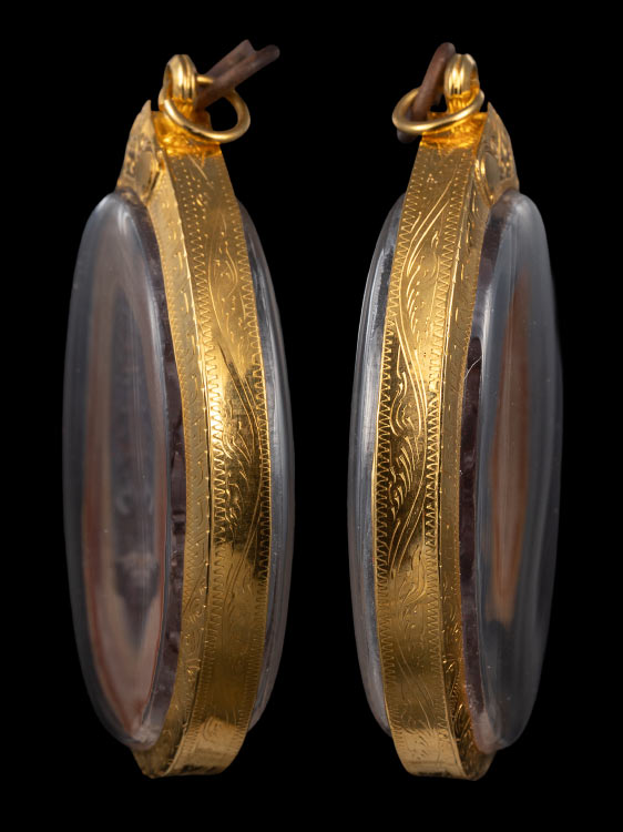 เหรียญหลวงพ่อมุม วัดปราสาทเยอร์ พร้อมเลี่ยมทอง-1