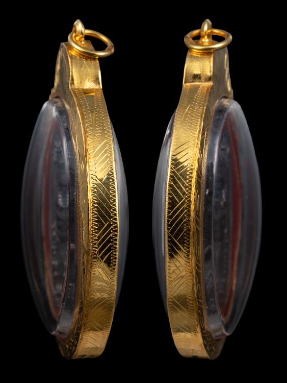 เหรียญหลวงพ่อคูณ วัดบ้านไร่ รุ่นเพชรน้ำเอก พร้อมเลี่ยมทอง-1