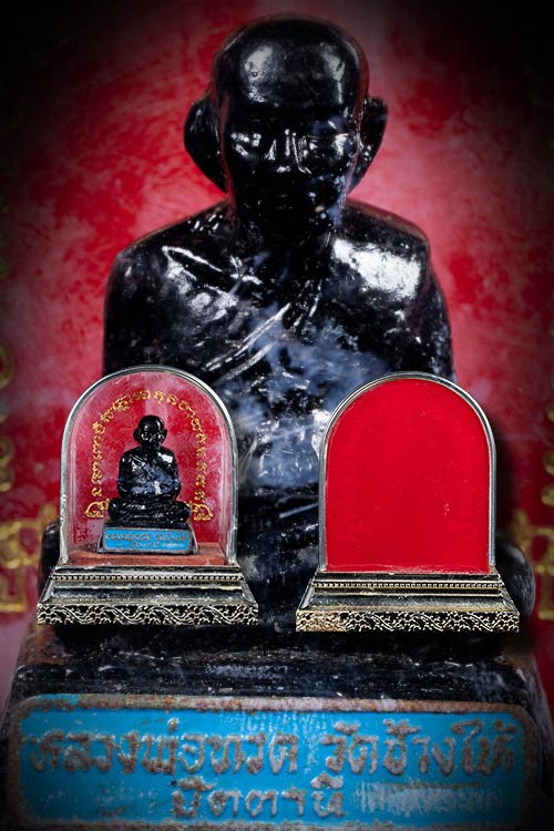 พระบูชาลป.ทวด เนื้อโลหะ ขนาดตั้งหน้ารถ ปี30 ป้ายฟ้า นิยม พร้อมที่ครอบเดิมจากวัด-1