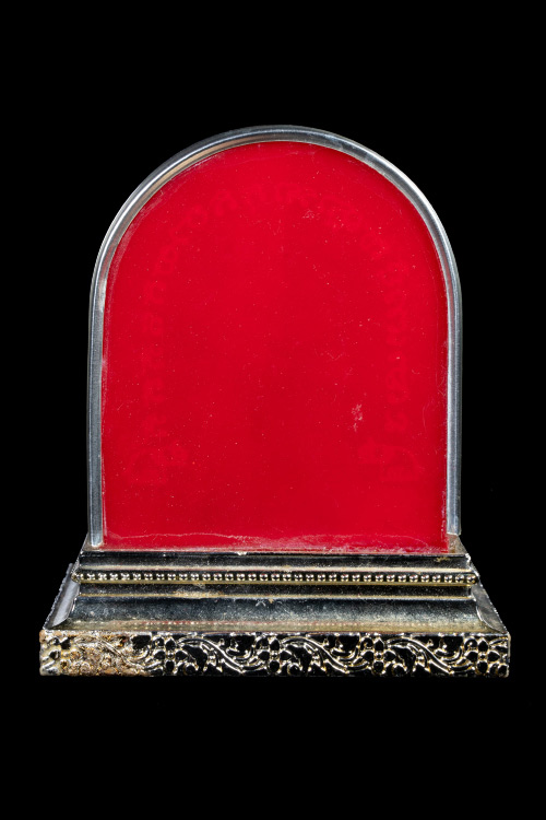 พระบูชาลป.ทวด เนื้อโลหะ ขนาดตั้งหน้ารถ ปี30 ป้ายฟ้า นิยม พร้อมที่ครอบเดิมจากวัด-1