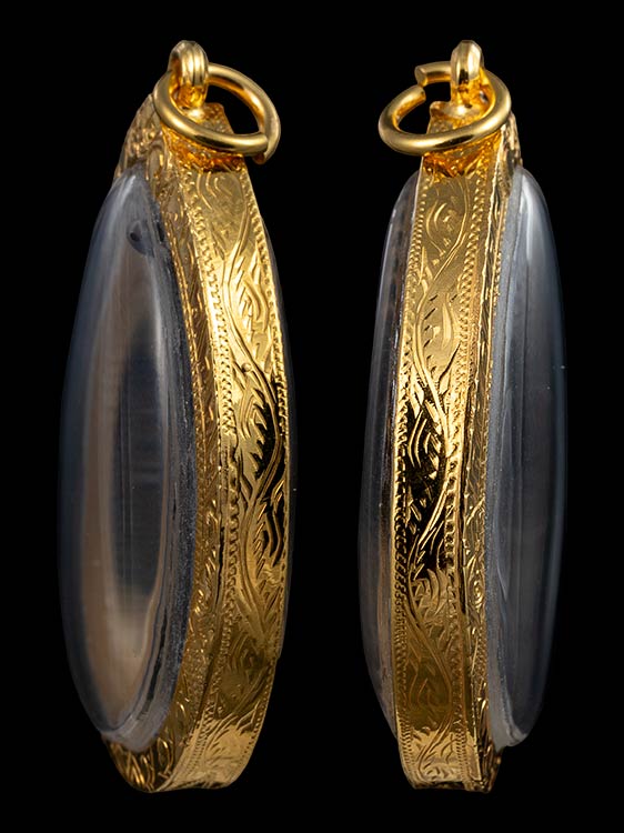 เหรียญแจกแม่ครัวหลวงพ่อแดง วัดเขาบันไดอิฐ จ.เพชรบุรี พร้อมเลี่ยมทอง-1