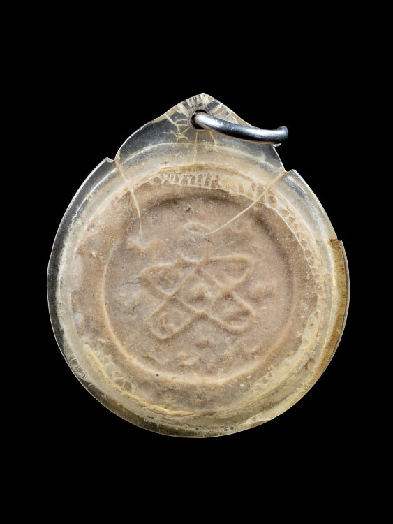 พระผงจันทร์ลอย หลวงปู่ทิม วัดละหารไร่ จ.ระยอง เลี่ยมมาแต่เดิม-1