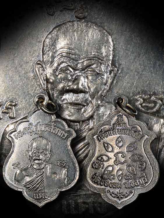 เหรียญใบตำลึงหลวงพ่อแดง วัดช่องลม จ.ชลบุรี พร้อมกล่องเดิม-1