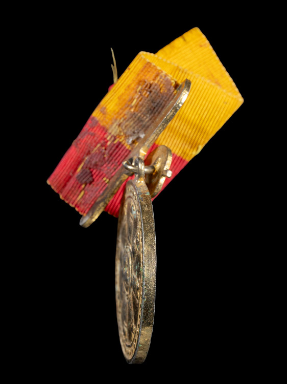 เหรียญธรรมจักร25พุทธศตวรรษ กรรมการ เนื้อเงินกะไหล่ทอง พร้อมแพรแถบเดิม สวยเดิม-1