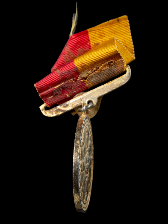 เหรียญธรรมจักร25พุทธศตวรรษ กรรมการ เนื้อเงินกะไหล่ทอง พร้อมแพรแถบเดิม สวยเดิม-1