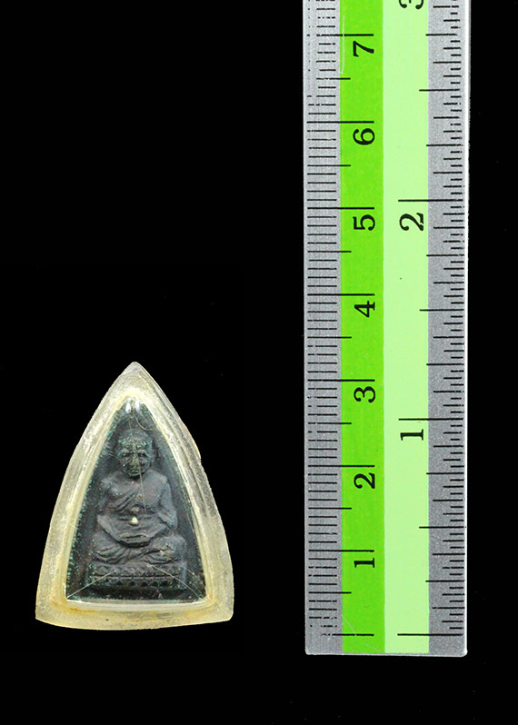 พระหลวงปู่ทวด วัดช้างให้ พิมพ์กลีบบัวหลังตัวหนังสือห้าแถวแข้งสั้น จ.ปัตตานี-1