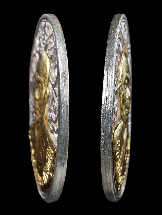 เหรียญหลวงพ่อคูณ วัดบ้านไร่ รุ่น สก. พิมพ์ฉลุ เนื้อเงินหน้าทอง ปี36 พร้อมกล่องเดิม-1