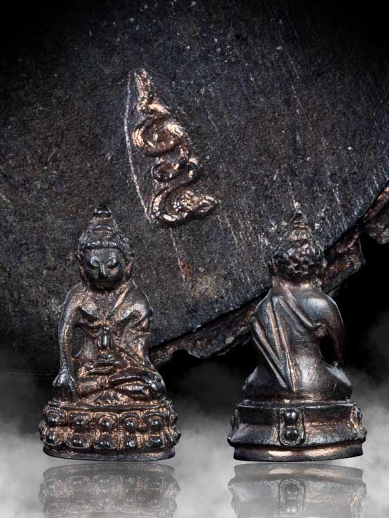 พระชัยวัฒน์ ปวเรศ วัดบวรฯ เนื้อนวะโลหะ ปี30-1